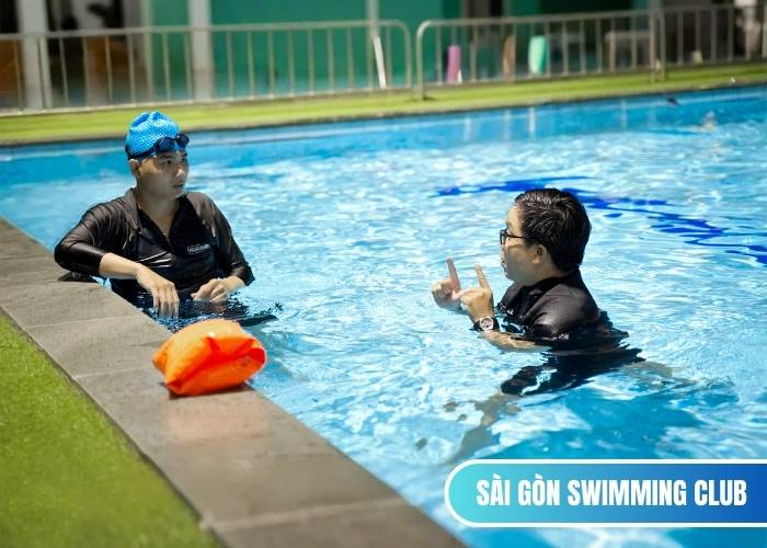 Một buổi dạy bơi tại nhà nhẹ nhàng với những bước luyện tập cơ bản