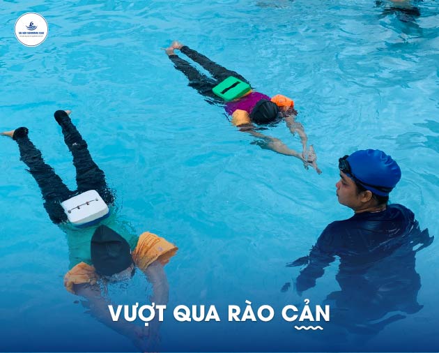 Những trở ngại khiến bạn đang chần chừ tham gia khóa học bơi cho người lớn 